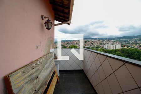 Casa à venda com 648m², 5 quartos e 5 vagasVaranda