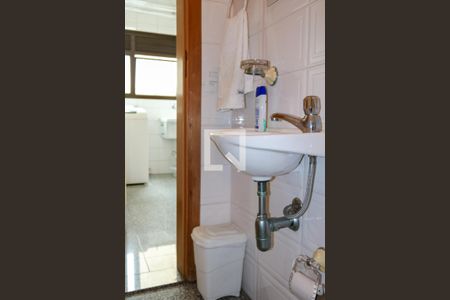 Apartamento para alugar com 125m², 3 quartos e 2 vagasBanheiro de Serviço