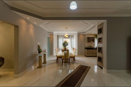 Casa à venda com 355m², 4 quartos e 4 vagasEntrada - Sala de Jantar