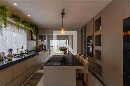 Casa à venda com 355m², 4 quartos e 4 vagasCozinha