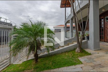 Casa à venda com 355m², 4 quartos e 4 vagasEntrada - Varanda