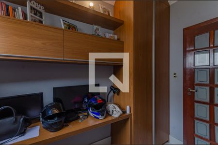 Casa à venda com 355m², 4 quartos e 4 vagasEscritório