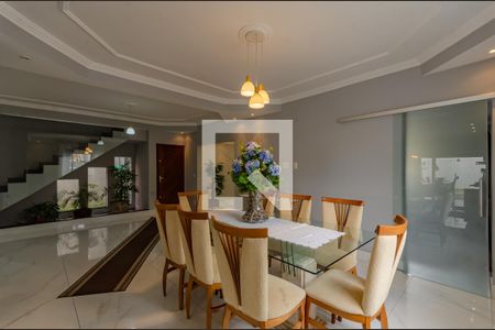 Casa à venda com 355m², 4 quartos e 4 vagasSala de jantar