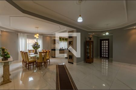 Casa à venda com 355m², 4 quartos e 4 vagasEntrada - Sala de Jantar