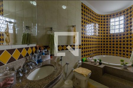 Casa à venda com 355m², 4 quartos e 4 vagasBanheiro Suíte