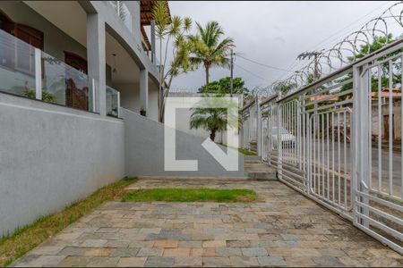 Casa à venda com 355m², 4 quartos e 4 vagasEntrada - Varanda