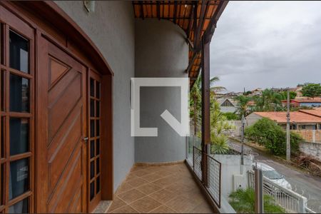 Casa à venda com 355m², 4 quartos e 4 vagasSuíte - Varanda