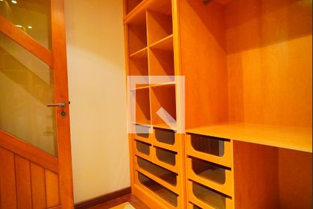 Casa para alugar com 315m², 4 quartos e 3 vagasCloset