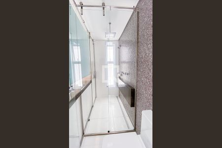 Casa à venda com 560m², 6 quartos e 25 vagasBanheiro da Suíte 1