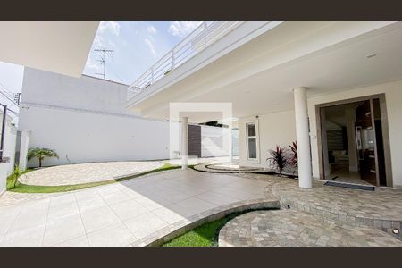 Casa à venda com 560m², 6 quartos e 25 vagasQuintal - Garagem