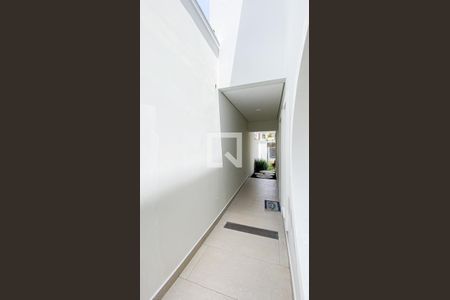 Casa à venda com 560m², 6 quartos e 25 vagasCorredor - Quintal