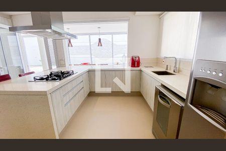 Casa à venda com 560m², 6 quartos e 25 vagasCozinha