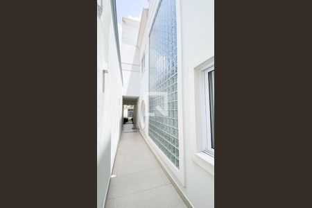 Casa à venda com 560m², 6 quartos e 25 vagasCorredor - Quintal