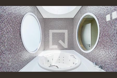 Casa à venda com 560m², 6 quartos e 25 vagasBanheiro da Suíte 1