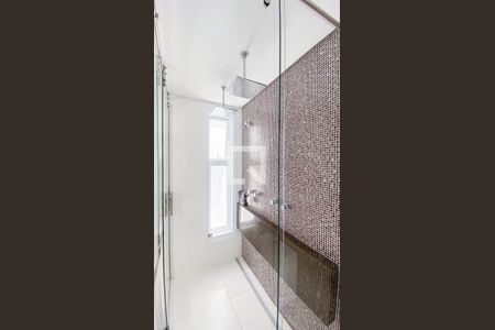 Casa à venda com 560m², 6 quartos e 25 vagasBanheiro da Suíte 1