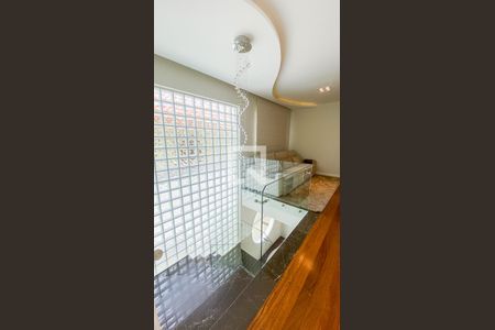 Casa à venda com 560m², 6 quartos e 25 vagasEscada