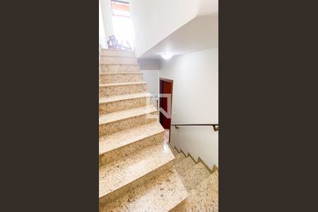 Casa à venda com 560m², 6 quartos e 25 vagasCasa 2 Escada