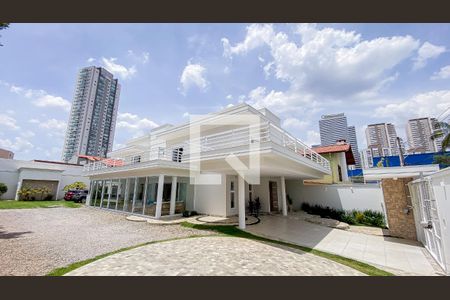 Casa à venda com 560m², 6 quartos e 25 vagasQuintal