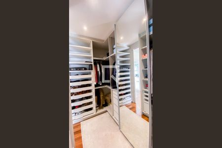 Casa à venda com 560m², 6 quartos e 25 vagasCloset da suíte 1