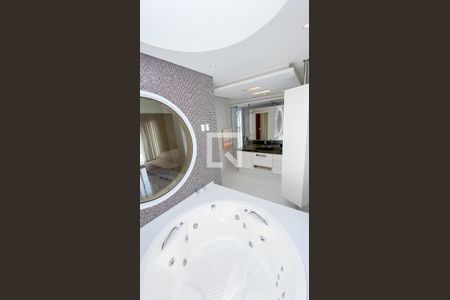 Casa à venda com 560m², 6 quartos e 25 vagasBanheiro da Suíte 1