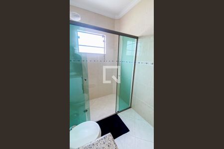 Casa à venda com 560m², 6 quartos e 25 vagasCasa 2 - Banheiro da Suite