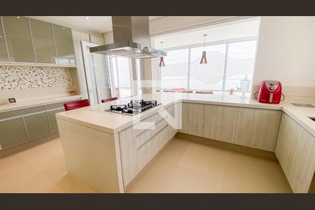 Casa à venda com 560m², 6 quartos e 25 vagasCozinha