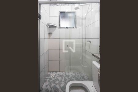 Banheiro de apartamento para alugar com 1 quarto, 28m² em Taboão, Diadema