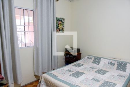 Casa à venda com 220m², 5 quartos e 4 vagas Casa à venda com 220m², 5 quartos e 4 vagasQuarto 4