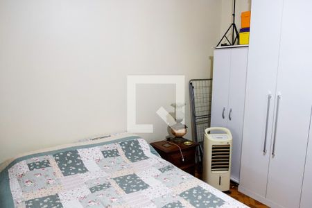 Casa à venda com 220m², 5 quartos e 4 vagas Casa à venda com 220m², 5 quartos e 4 vagasQuarto 4