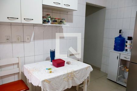 Casa à venda com 220m², 5 quartos e 4 vagas Casa à venda com 220m², 5 quartos e 4 vagasCozinha