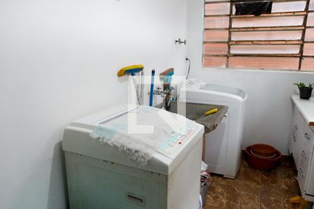 Casa à venda com 220m², 5 quartos e 4 vagas Casa à venda com 220m², 5 quartos e 4 vagasLavanderia