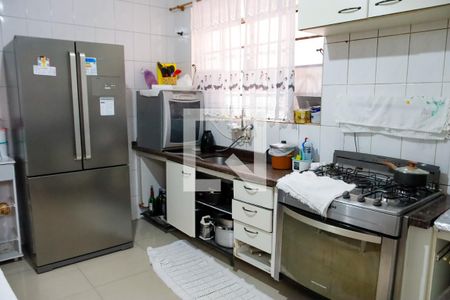 Casa à venda com 220m², 5 quartos e 4 vagas Casa à venda com 220m², 5 quartos e 4 vagasCozinha