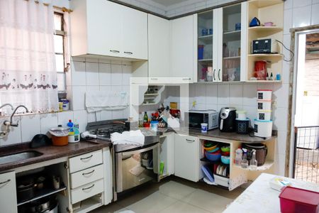 Casa à venda com 220m², 5 quartos e 4 vagas Casa à venda com 220m², 5 quartos e 4 vagasCozinha