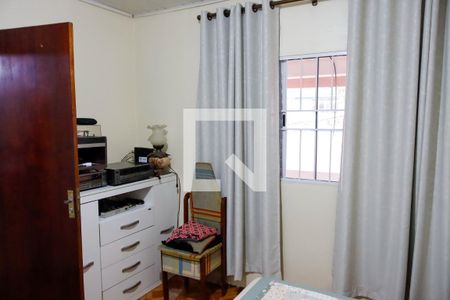 Casa à venda com 220m², 5 quartos e 4 vagas Casa à venda com 220m², 5 quartos e 4 vagasQuarto 4