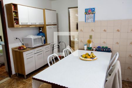 Casa à venda com 220m², 5 quartos e 4 vagas Casa à venda com 220m², 5 quartos e 4 vagasCozinha