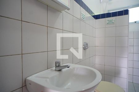 Banheiro de casa de condomínio para alugar com 2 quartos, 80m² em Barra da Lagoa, Florianópolis