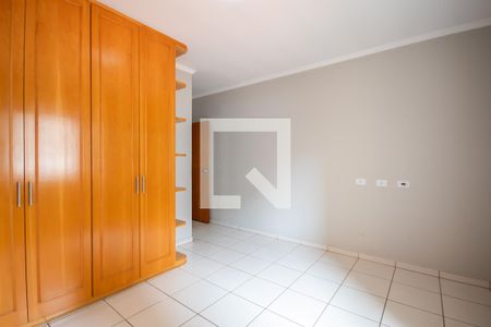 Casa à venda com 232m², 4 quartos e 4 vagasSuíte 2