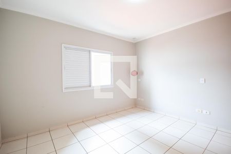 Casa à venda com 232m², 4 quartos e 4 vagasSuíte 2