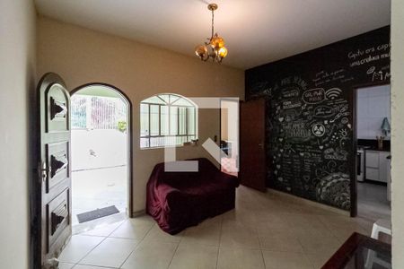 Sala 1 de casa à venda com 7 quartos, 207m² em Ouro Preto, Belo Horizonte