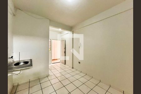 Sala/Cozinha de kitnet/studio para alugar com 1 quarto, 20m² em Taguatinga Norte, Brasília