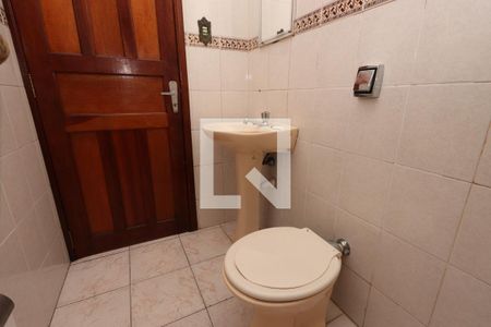 Casa para alugar com 240m², 3 quartos e 2 vagasBanheiro térreo