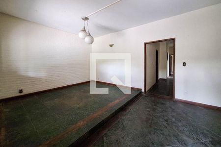 Sala de casa à venda com 6 quartos, 200m² em Piratininga, Niterói
