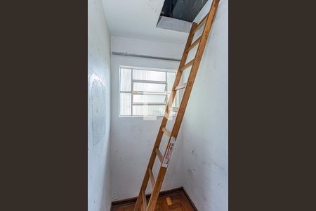 Closet quarto 1 de casa à venda com 2 quartos, 174m² em Jardim Santo Elias, São Paulo