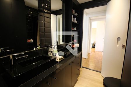 Apartamento à venda com 124m², 2 quartos e 3 vagasBanheiro da Suite 1