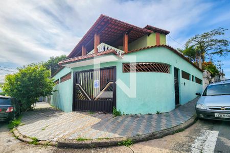 Casa à venda com 220m², 3 quartos e 2 vagasFachada