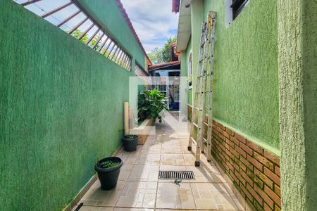 Casa à venda com 220m², 3 quartos e 2 vagasCorredor