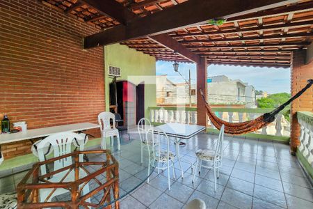 Casa à venda com 220m², 3 quartos e 2 vagasVaranda