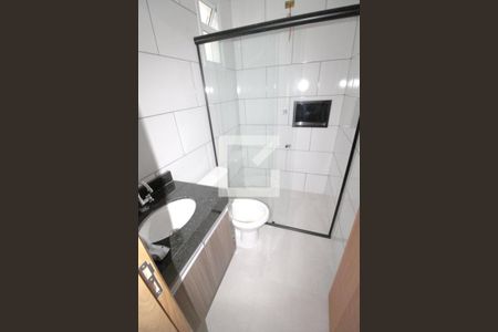 Banheiro de kitnet/studio para alugar com 1 quarto, 28m² em Jardim Miriam, São Paulo