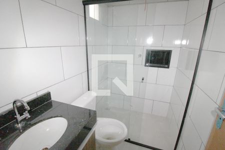 Banheiro de kitnet/studio para alugar com 1 quarto, 28m² em Jardim Miriam, São Paulo