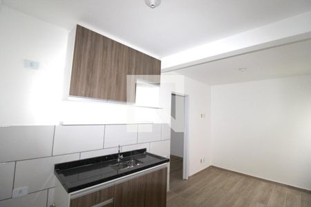 Cozinha de kitnet/studio para alugar com 1 quarto, 28m² em Jardim Miriam, São Paulo